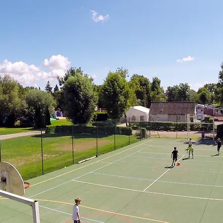 Campsite Et La Garenne De Moncourt Baie Somme 3*